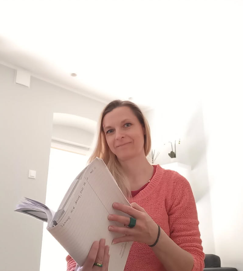 Mojca Koprivnikar v svetovalnem prostoru